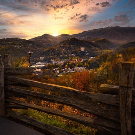 Forever Yours, Hot Tub, 1089 Of Free Attraction Tickets For Each Paid Day, Dollywood And More Pigeon Forge Exterior photo