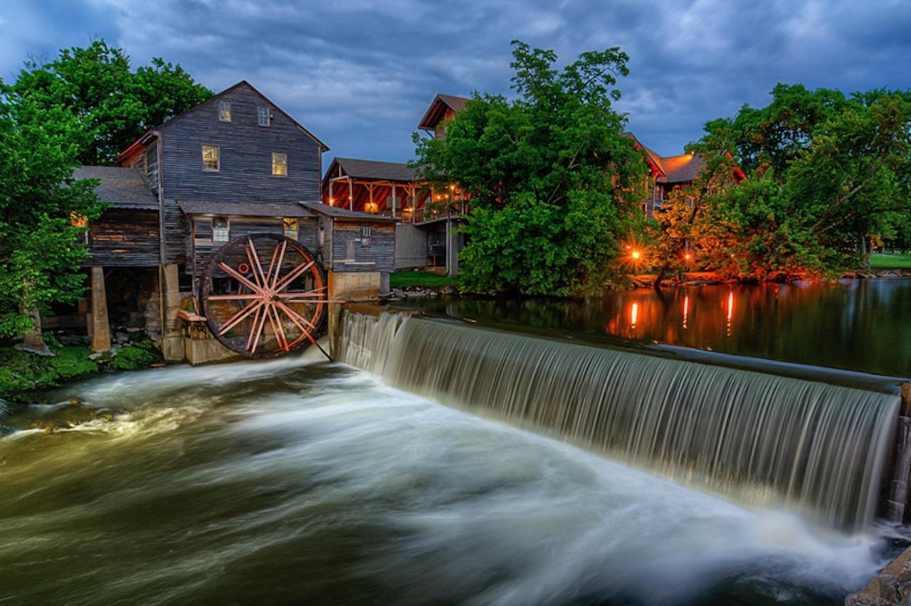 Forever Yours, Hot Tub, 1089 Of Free Attraction Tickets For Each Paid Day, Dollywood And More Pigeon Forge Exterior photo