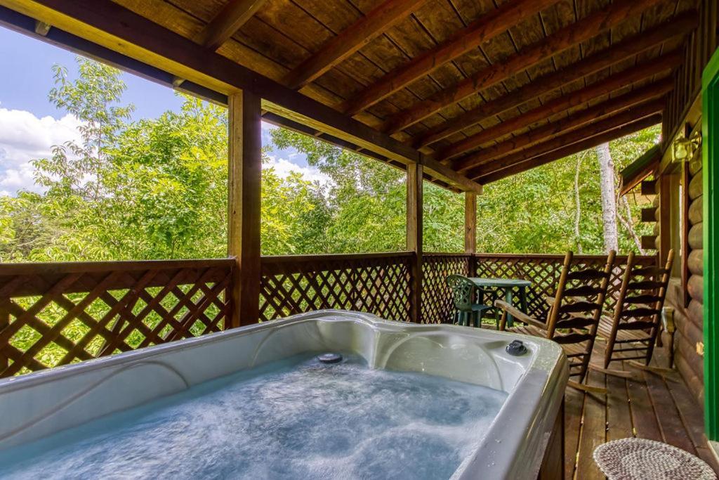 Forever Yours, Hot Tub, 1089 Of Free Attraction Tickets For Each Paid Day, Dollywood And More Pigeon Forge Exterior photo